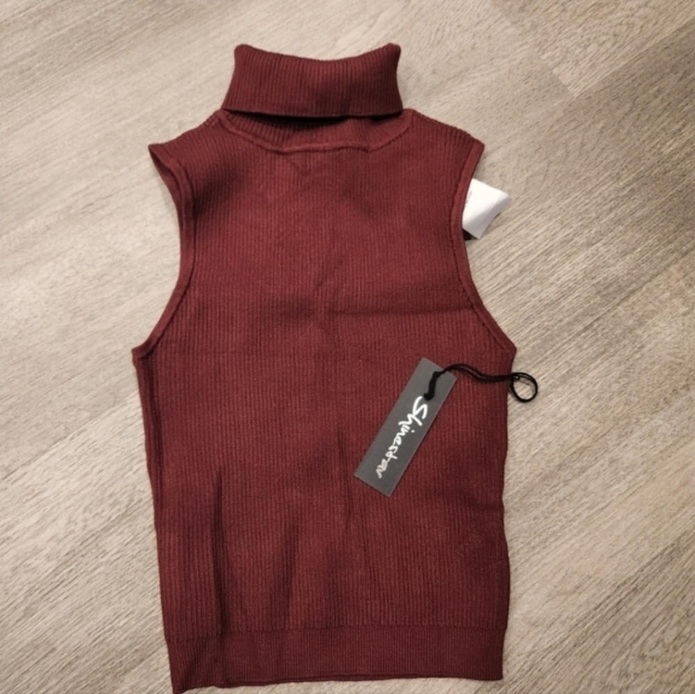 Shinestar Burgundy ribbed sleeveless turtleneck